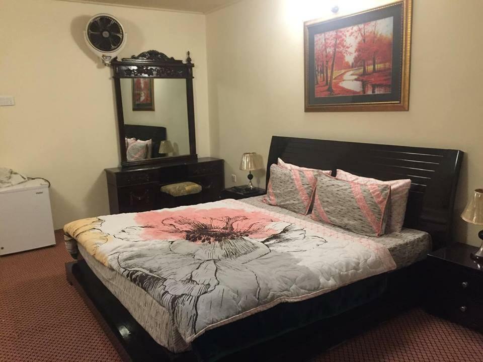 Embassy Villa Suites Karimabad  외부 사진